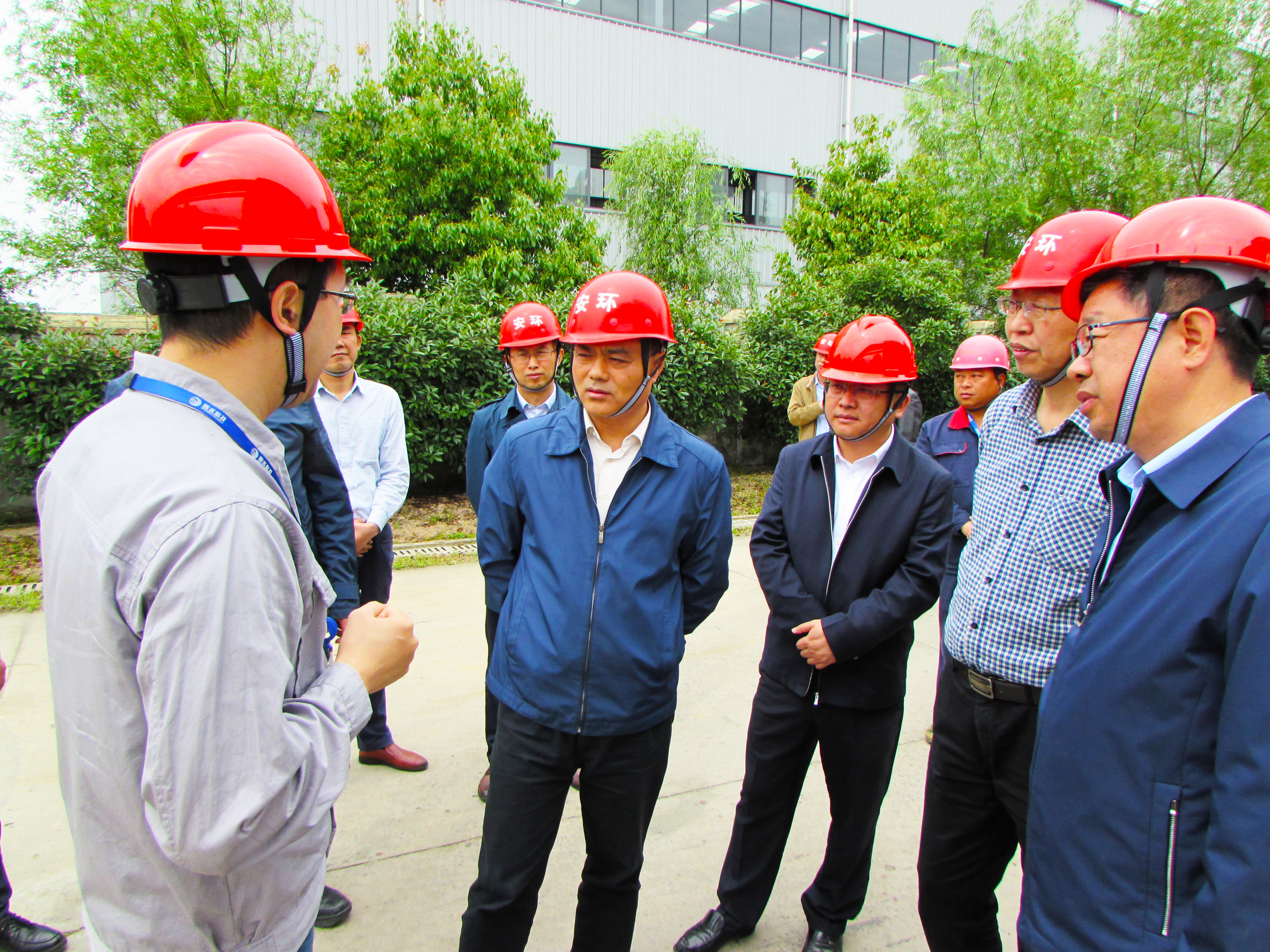 國務(wù)院安委會(huì)第六?;瘜m?xiàng)巡查組檢查我司安全生產(chǎn)工作.jpg 國務(wù)院安委會(huì)第六危化專項(xiàng)巡查組檢查我司安全生產(chǎn)工作.jpg