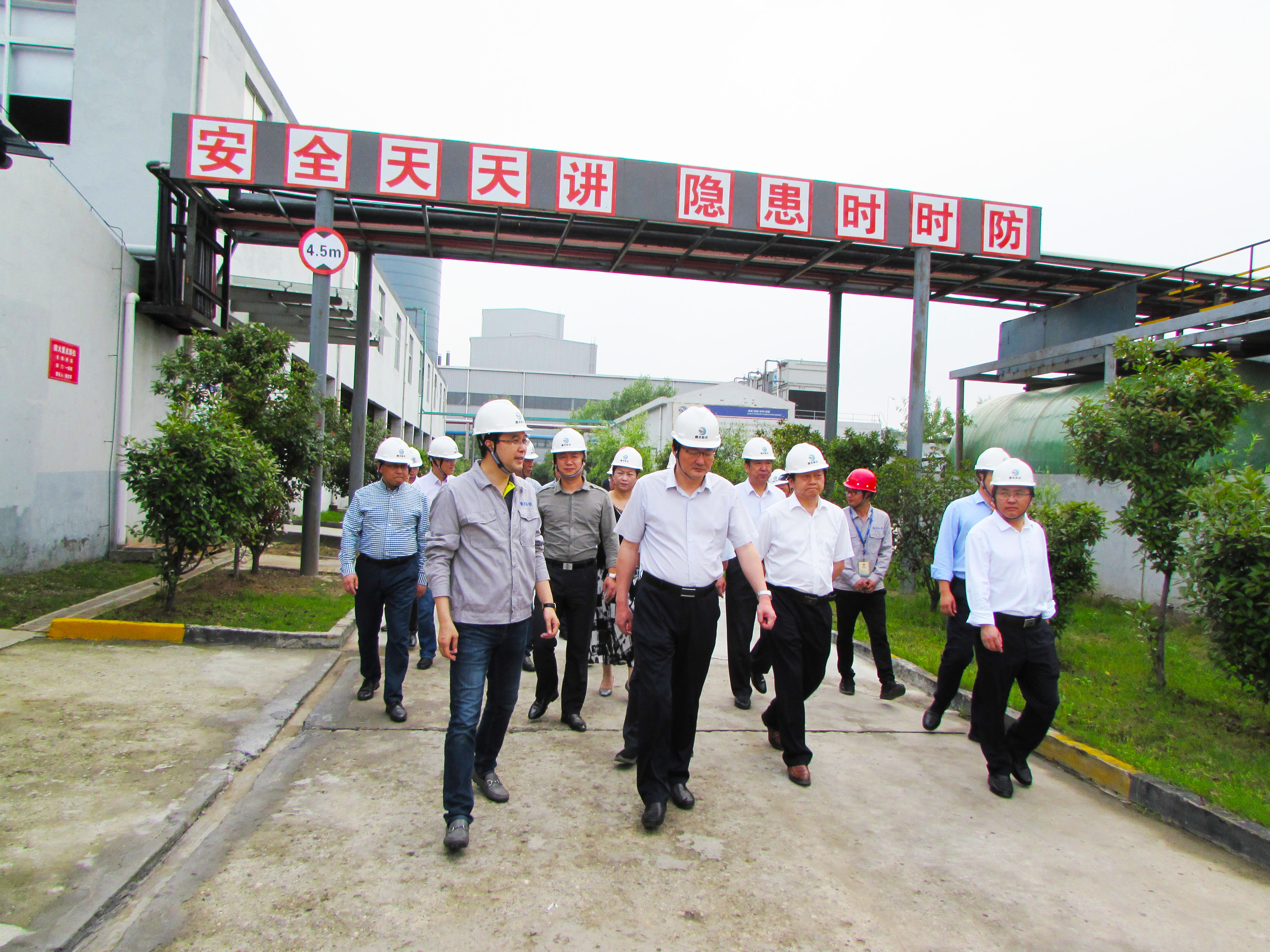 羅文江副市長視察我司優(yōu)化升級(jí)工作.jpg 羅文江副市長視察我司優(yōu)化升級(jí)工作.jpg